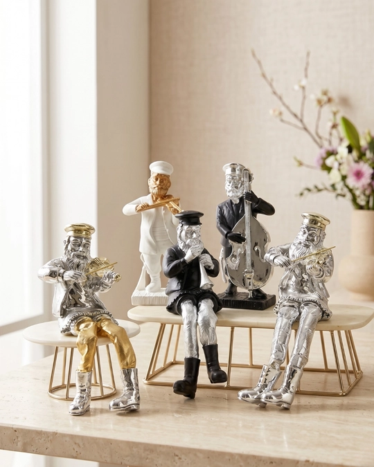 Figurines